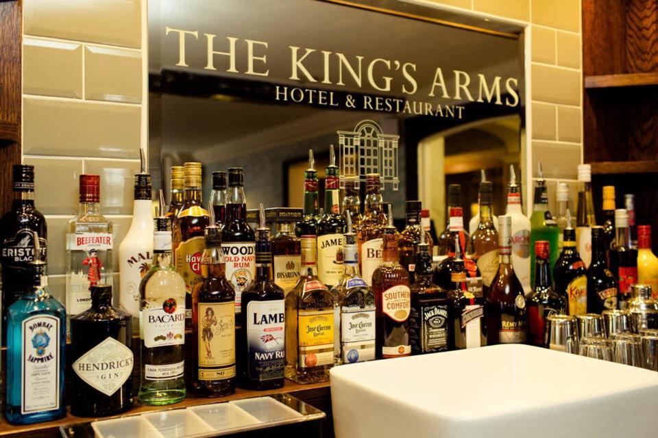 The Kings Arms Hotel 비세스터 외부 사진
